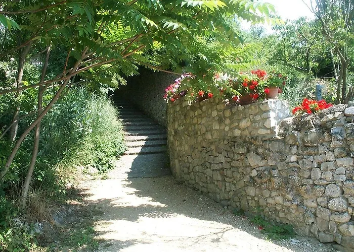 De 3*